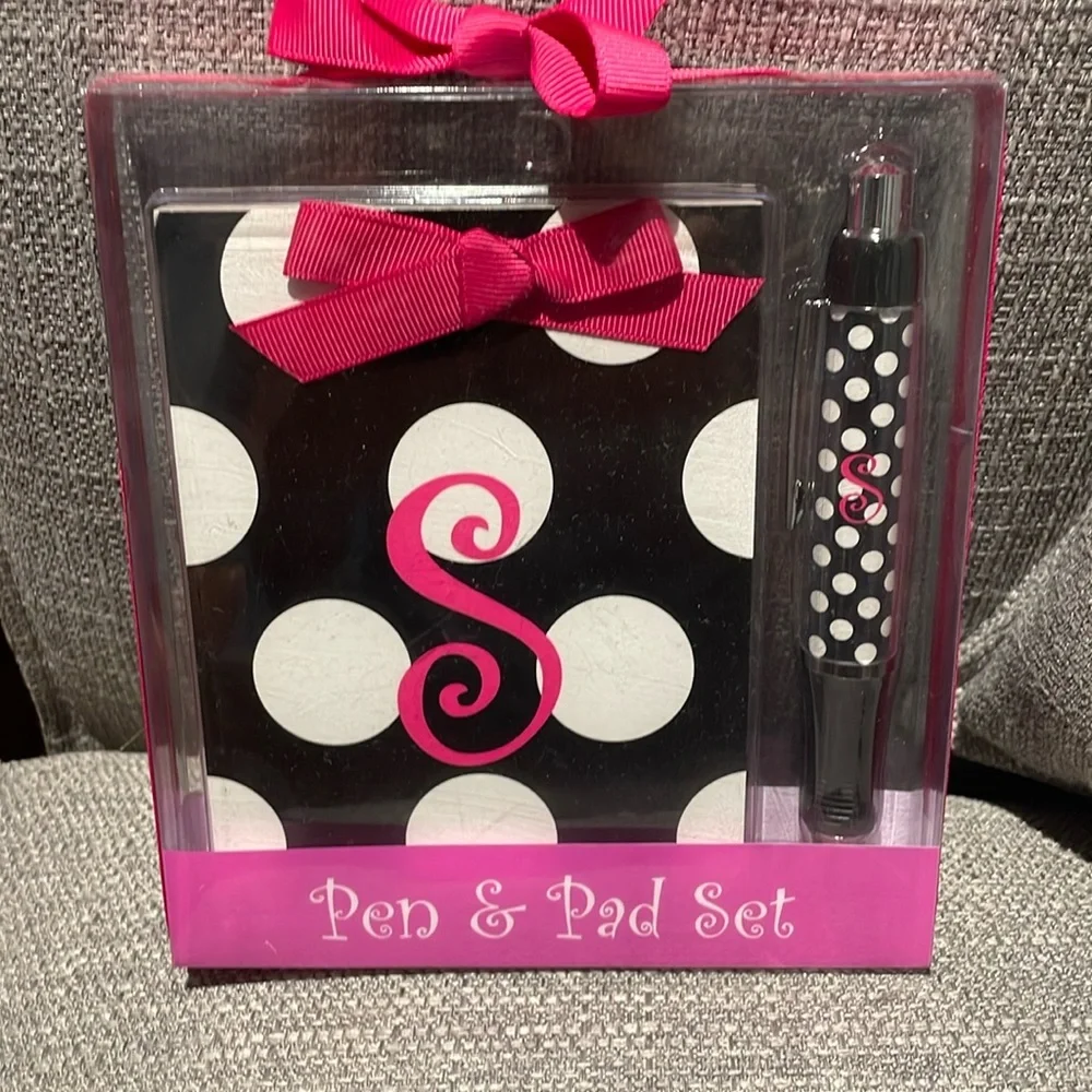 NWT notepad and pen set with “S”’